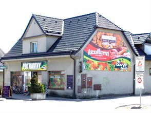 BOVYS - FRUIT | Reklamní banner na fasádu, polep výloh a vývěsní štít - Ždírec nad Doubravou